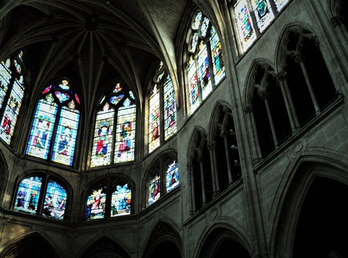  Emmanuel Macron ogłosił odbudowę katedry Notre Dame, która ma zakończyć się w ciągu pięciu najbliższych lat.